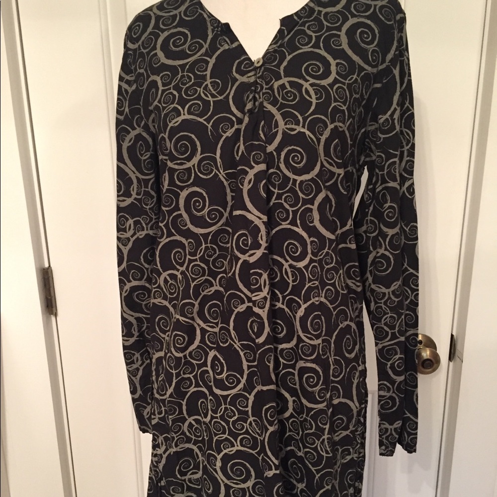 ME BY MARY ELLEN TOP TUNIC BLACK GRAY LONG SLEEVE COVERUP Size SMALL